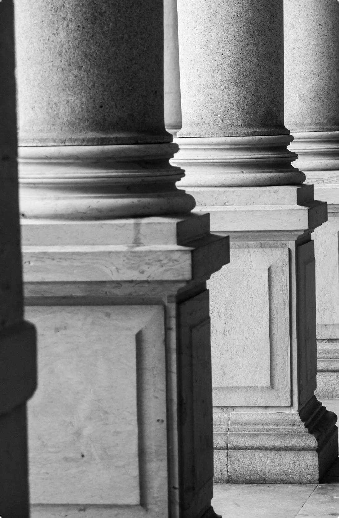 Court pillars